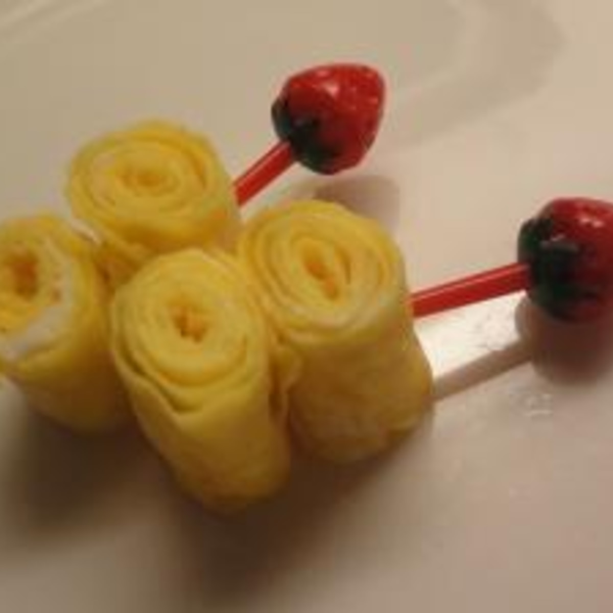 子供のお弁当に 薄焼き卵のぐるぐるピック差し レシピ 作り方 By ぱぱんぱんぱん 楽天レシピ